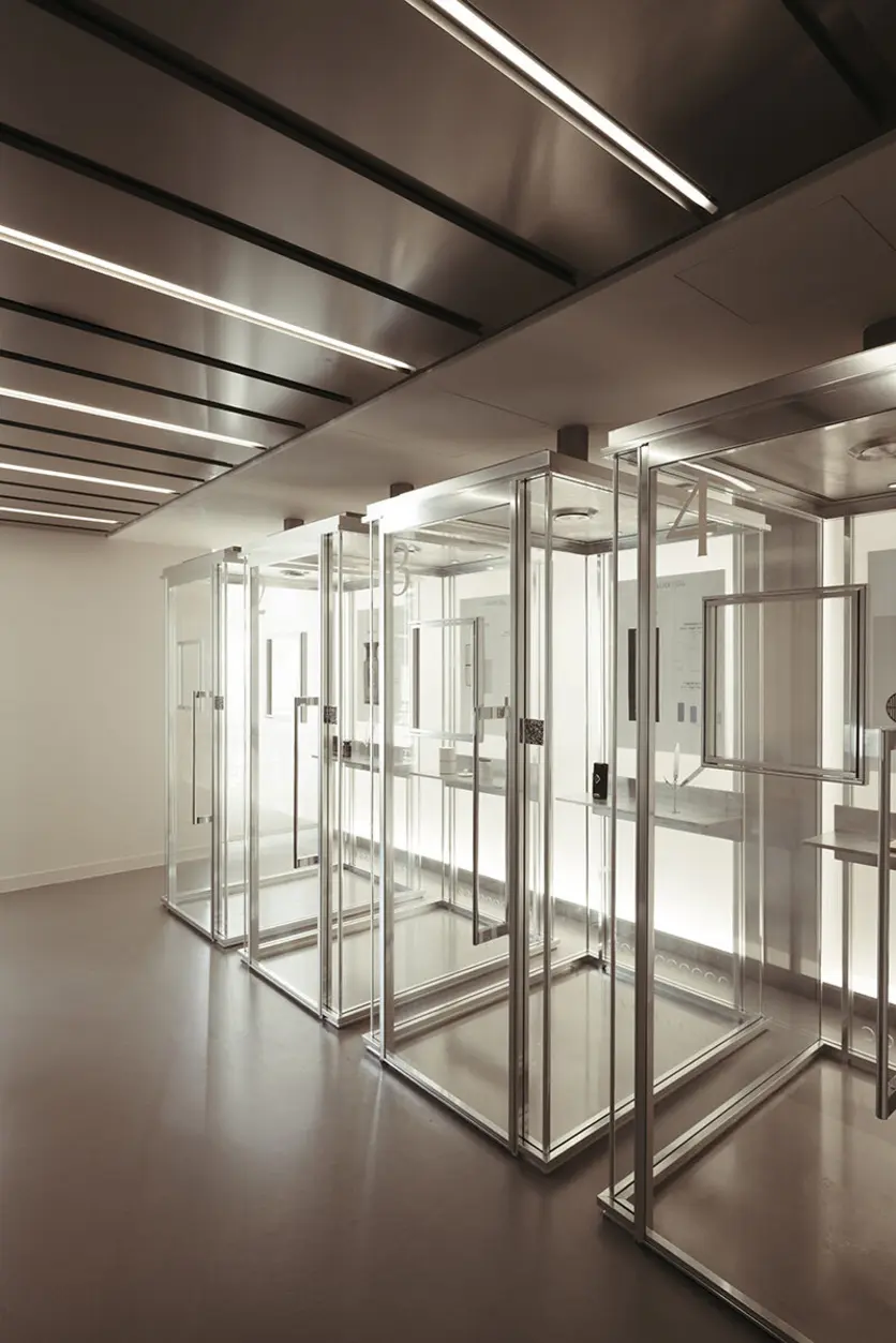 High-tech booths for testing the diffusion and stability of notes in an environment free of olfactory pollution