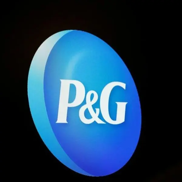 Logo de P&G sur fond noir illustrant une hausse de bénéfice de 20% au premier trimestre
