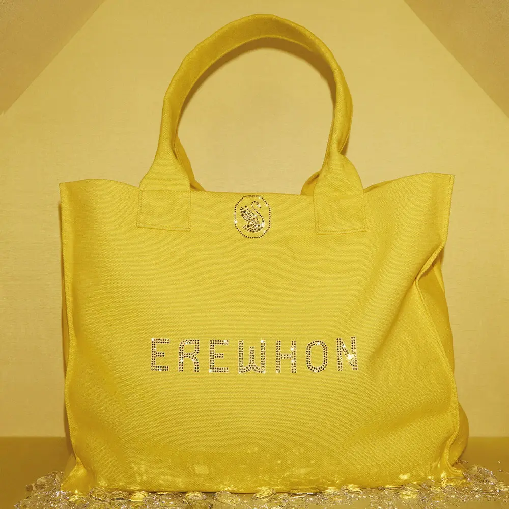 Sac jaune Erewhon décoré de cristaux, collaboration avec Swarovski pour célébrer les 130 ans à Los Angeles