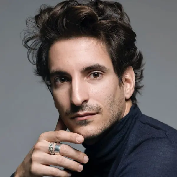 Prada : Lorenzo Bertelli mise sur la production interne et le Made in Italy